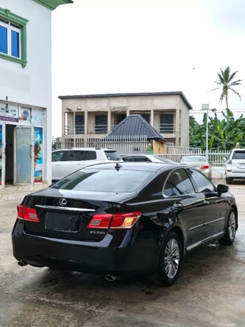 Lexus ES 350   - 2011