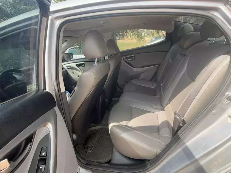 Hyundai Elantra   - 2009