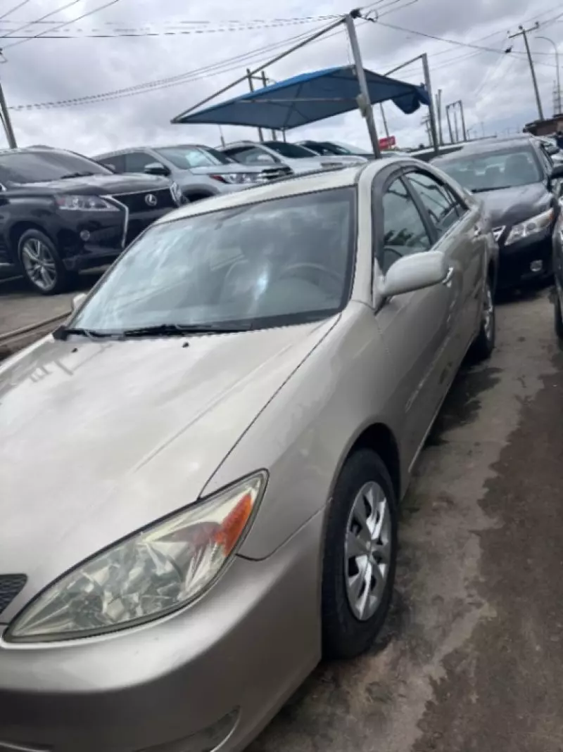 Toyota Camry   - 2004