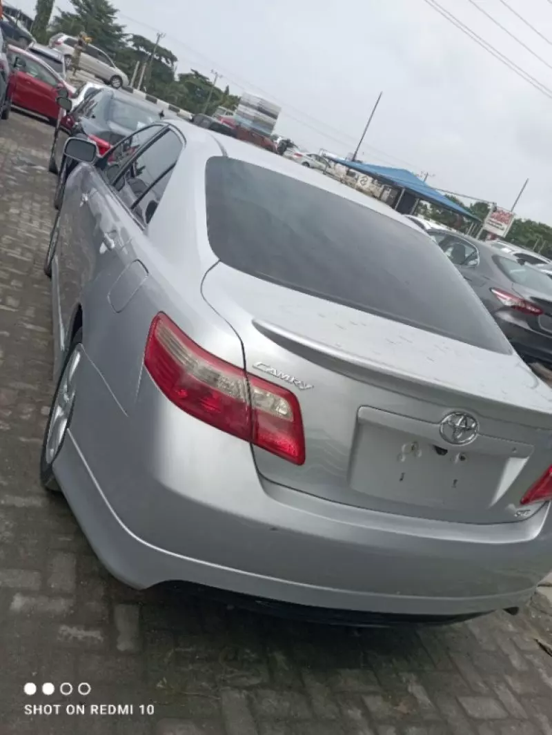 Toyota Camry   - 2009