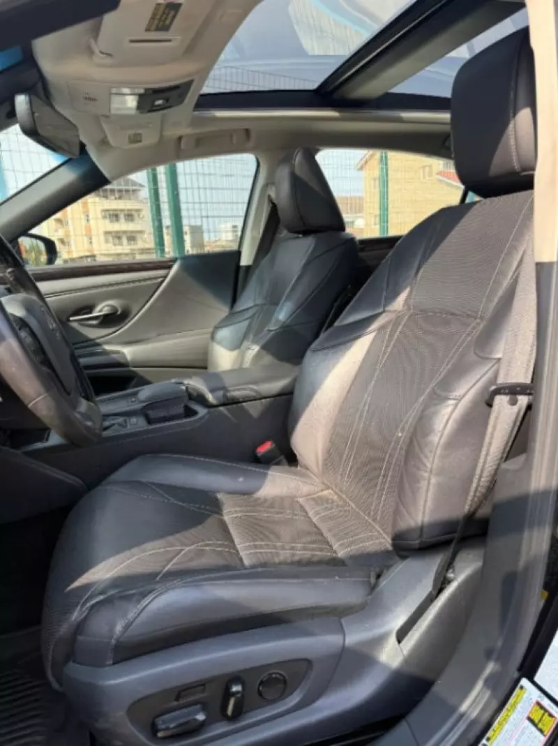 Lexus ES 350   - 2019