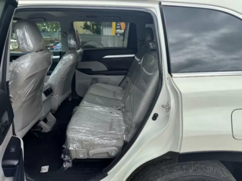Toyota Highlander   - 2016