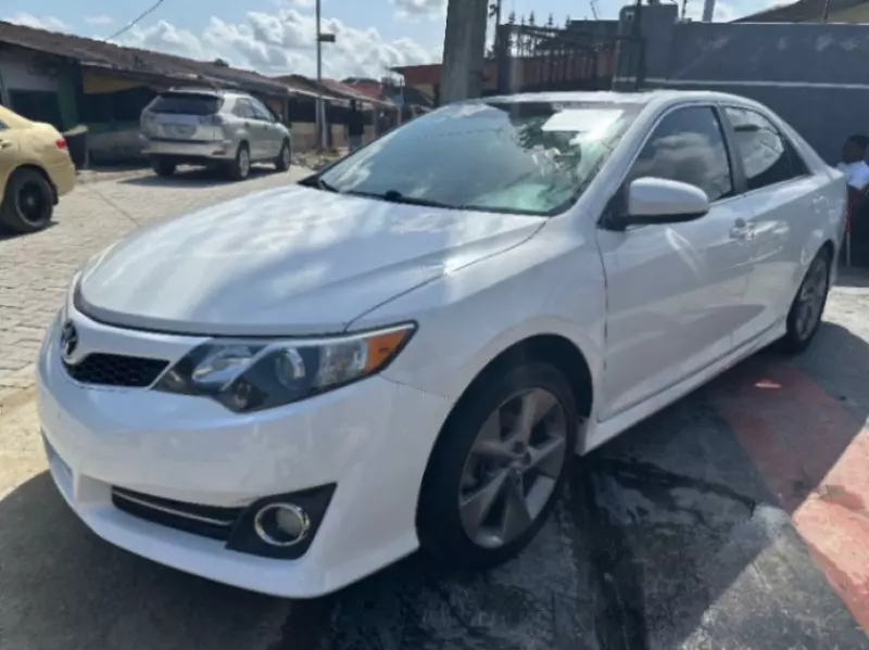 Toyota camry   - 2012