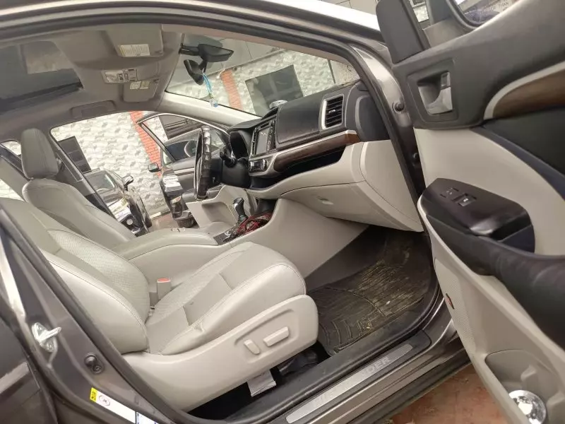 Toyota Highlander   - 2015