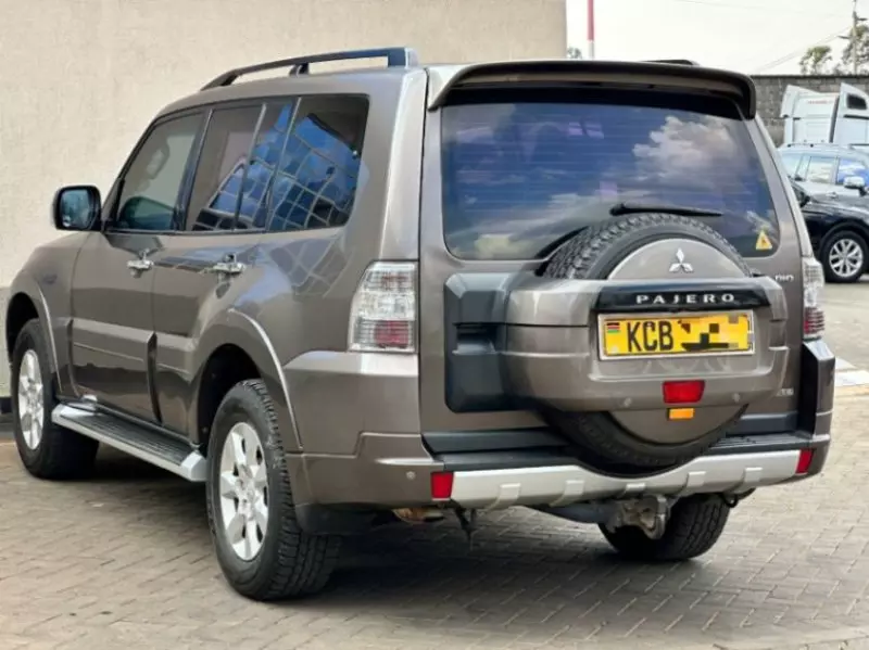 Mitsubishi Pajero   - 2014