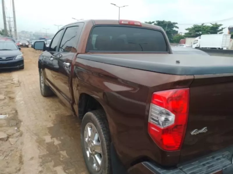 Toyota Tundra   - 2014