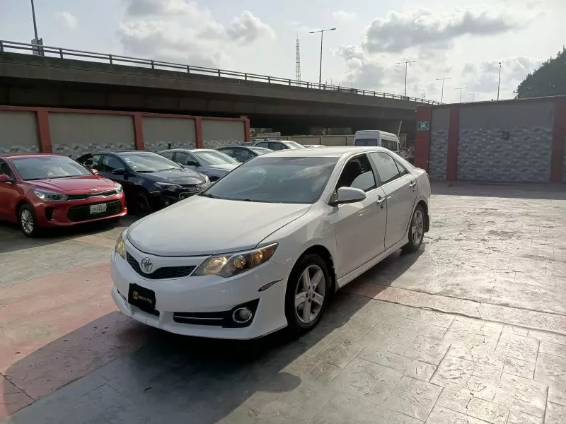Toyota camry   - 2012