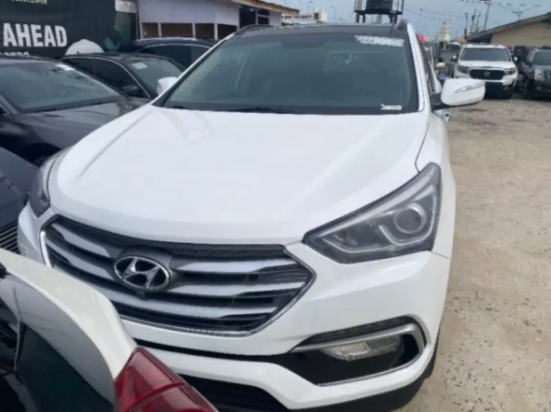Hyundai Santa Fe   - 2017