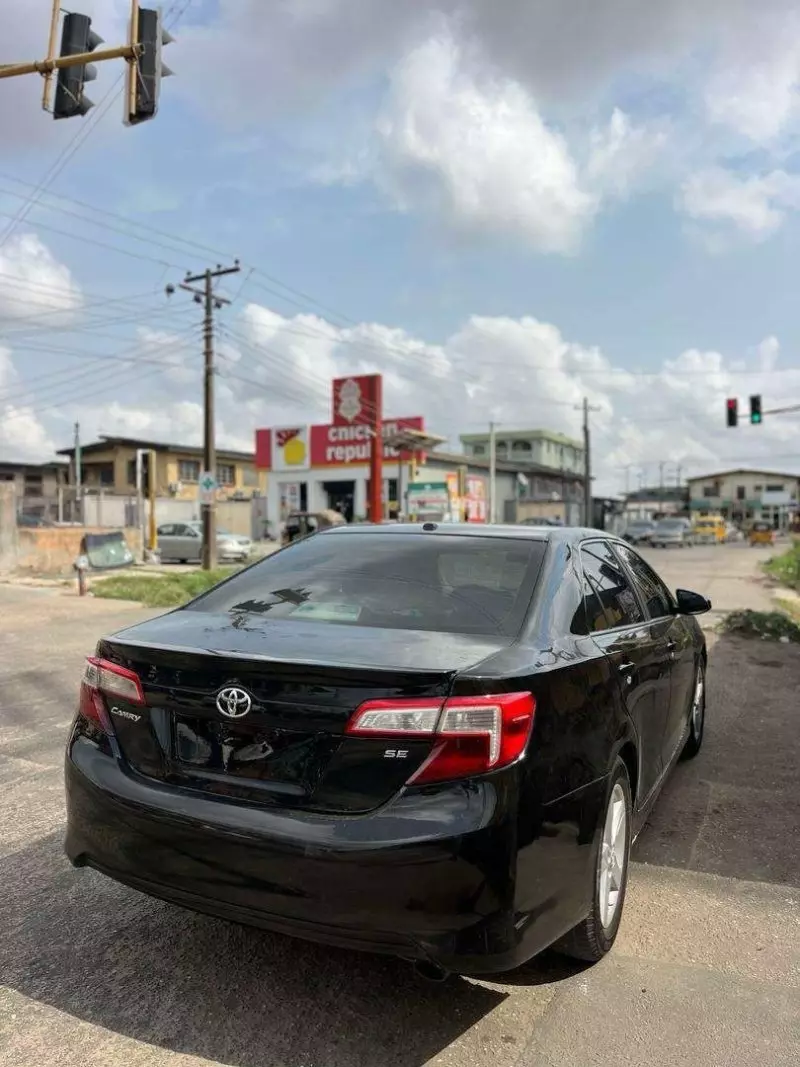 Toyota Camry   - 2012