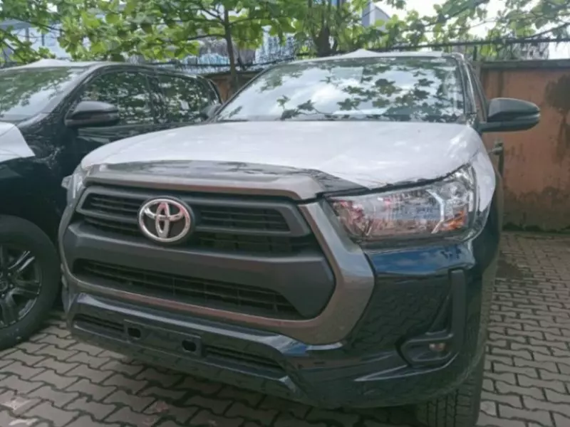 Toyota Hilux   - 2024
