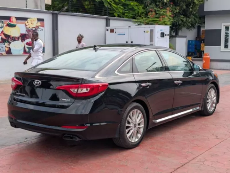 Hyundai Sonata   - 2015