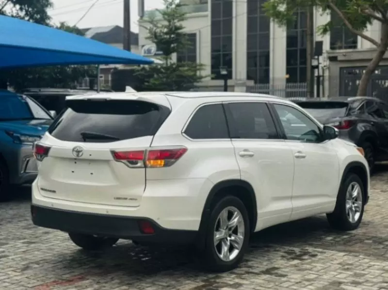 Toyota Highlander   - 2014