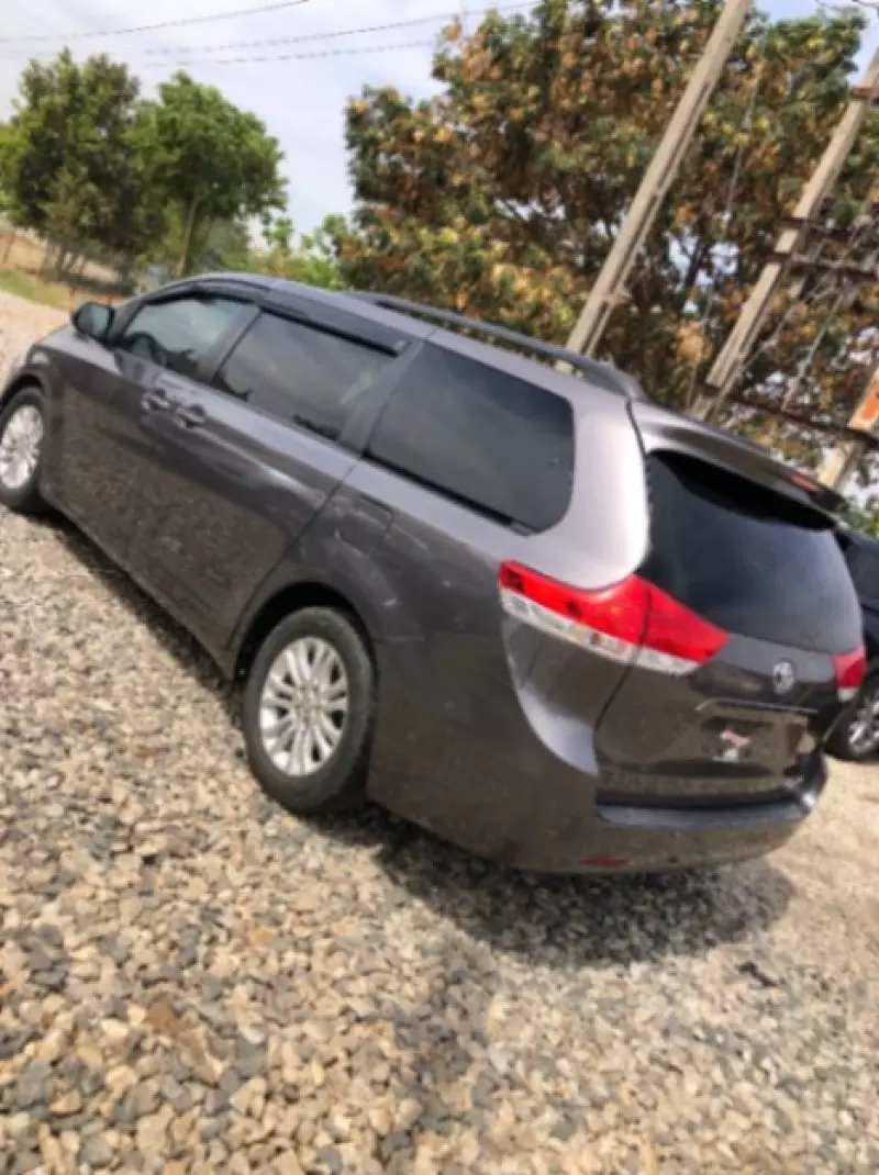 Toyota Sienna   - 2013