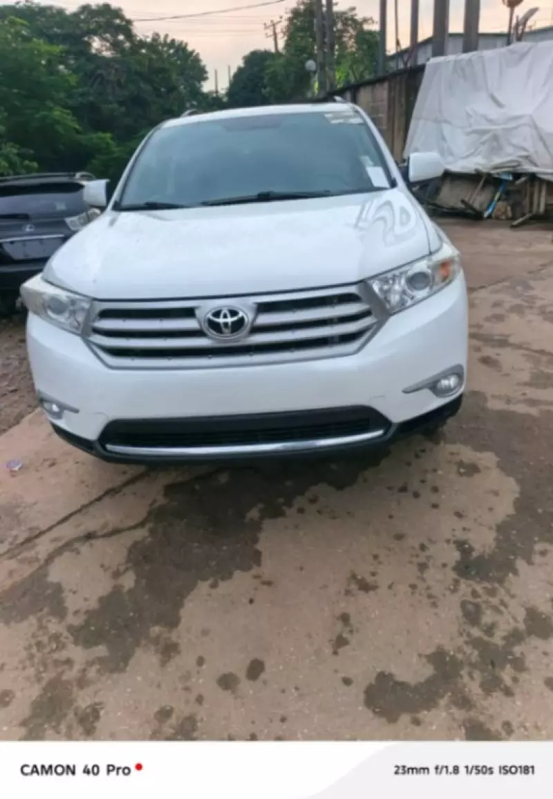 Toyota Highlander   - 2012