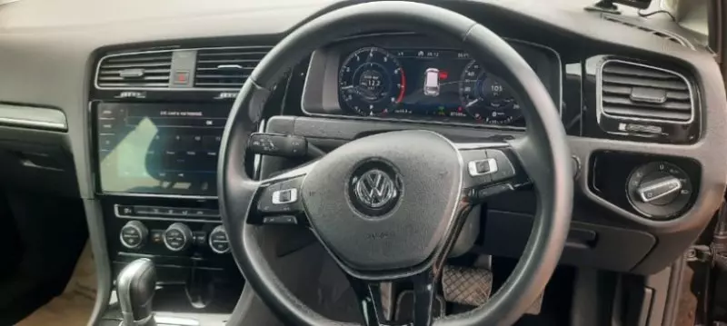 Volkswagen Golf   - 2018