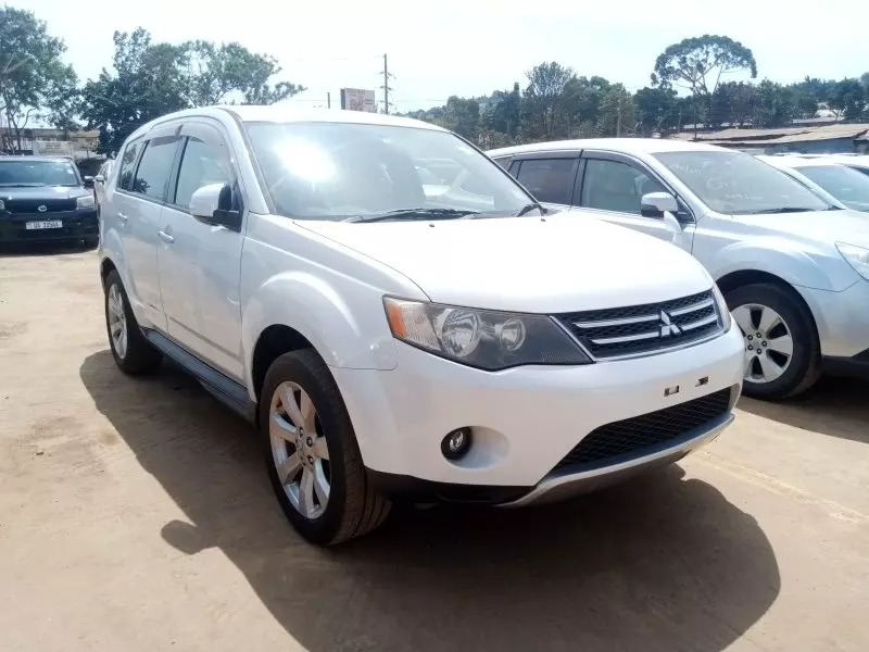 Mitsubishi OUTLANDER   - 2010