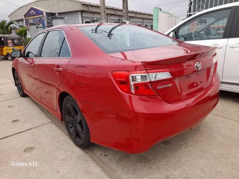 Toyota Camry   - 2014