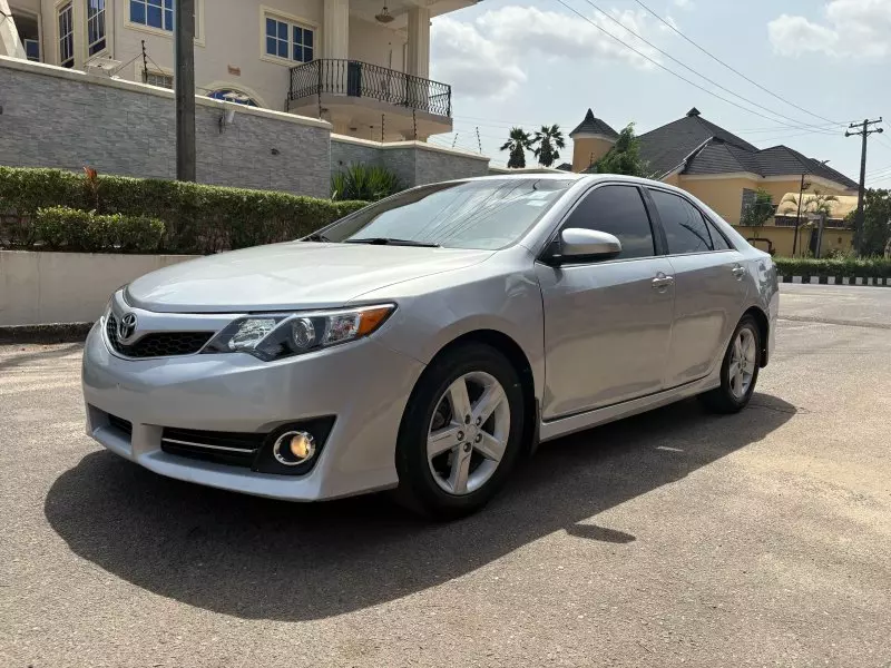 Toyota Camry   - 2012