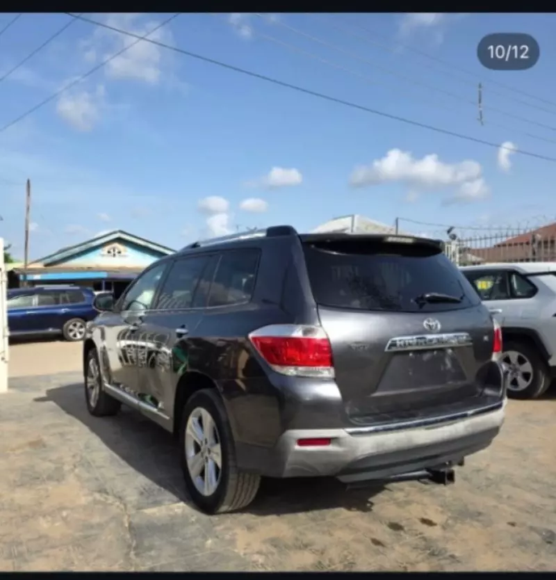 Toyota Highlander   - 2012