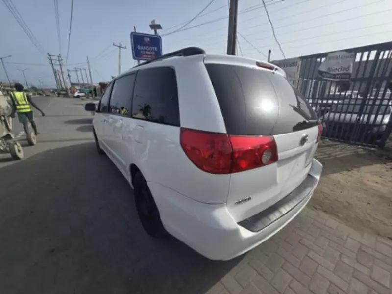 Toyota Sienna   - 2008