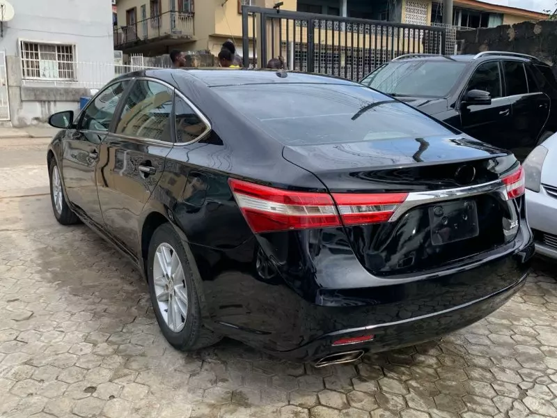Toyota Avalon   - 2014