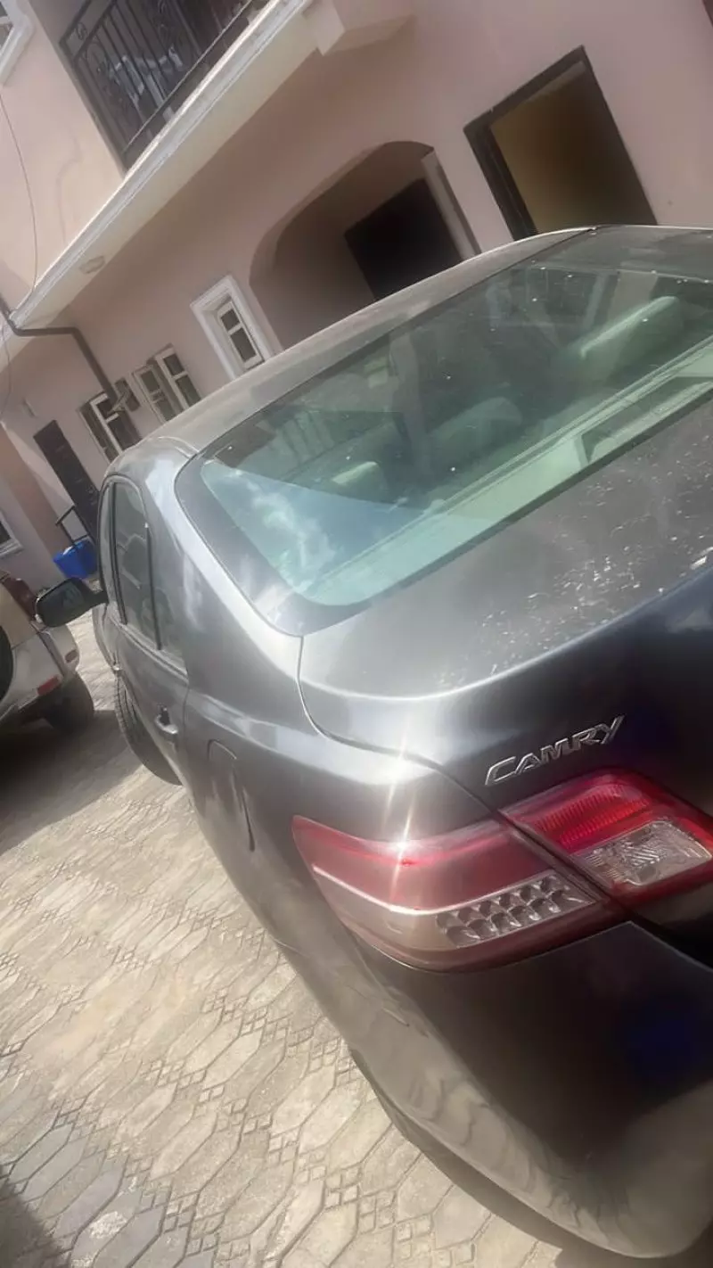 Toyota Camry   - 2009
