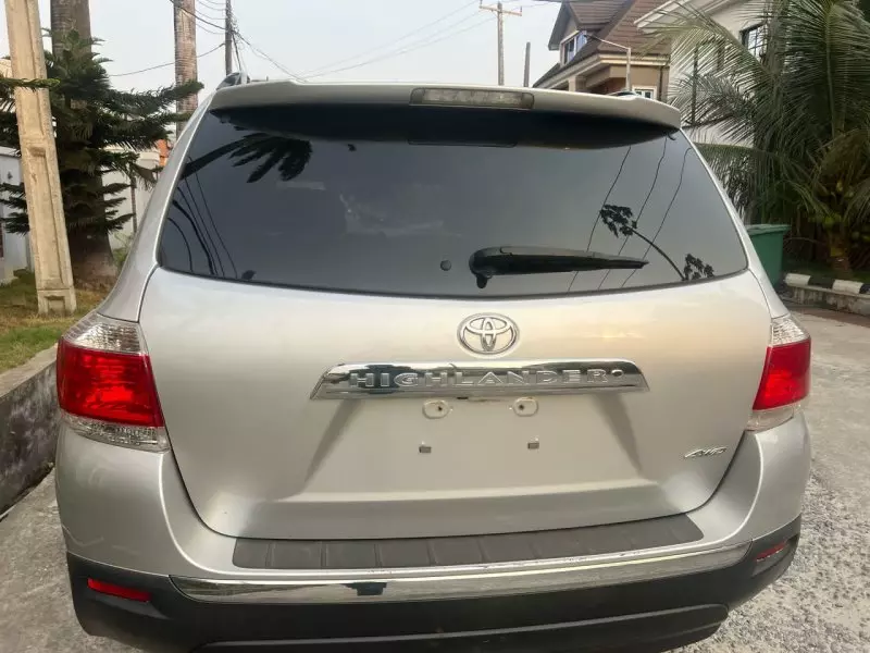Toyota Highlander   - 2013