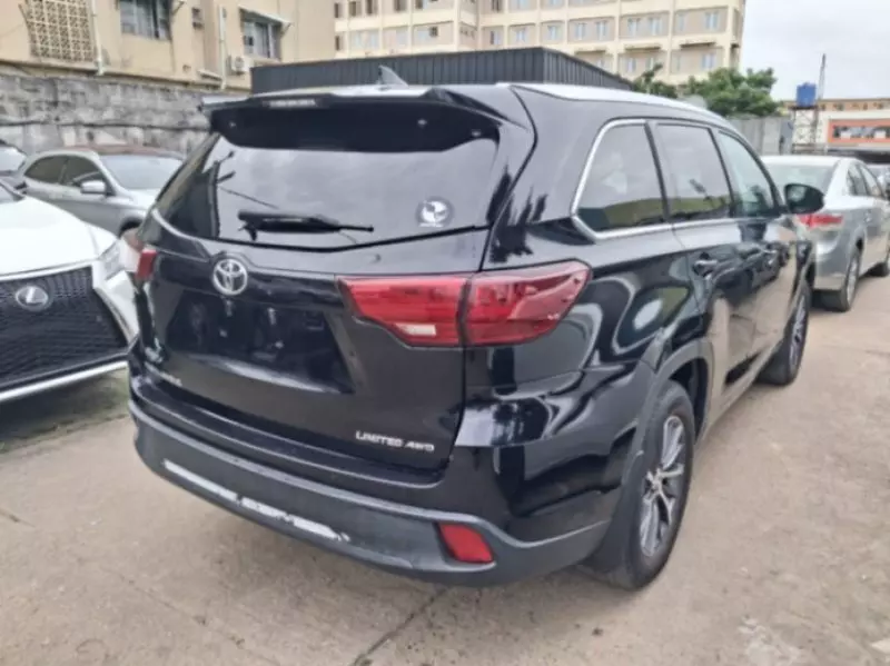 Toyota Highlander   - 2016