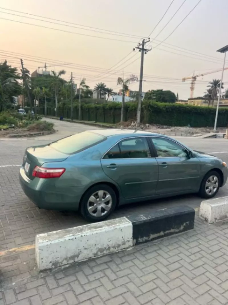 Toyota Camry   - 2009