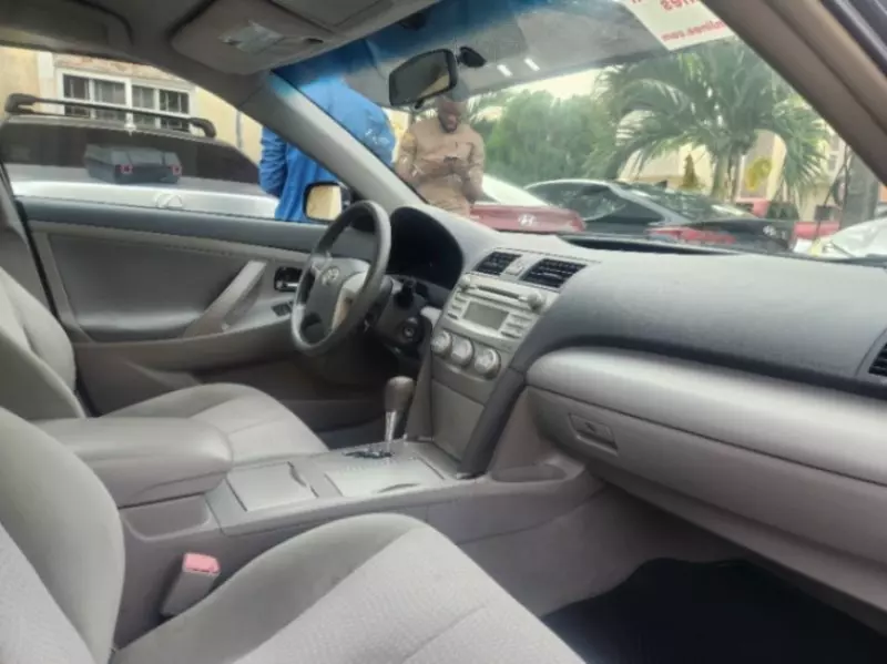 Toyota Camry   - 2011