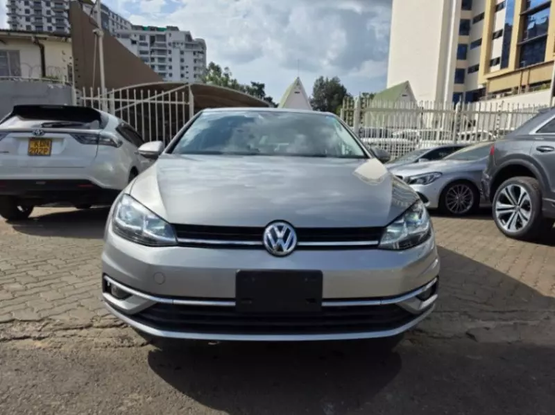 Volkswagen Golf   - 2018