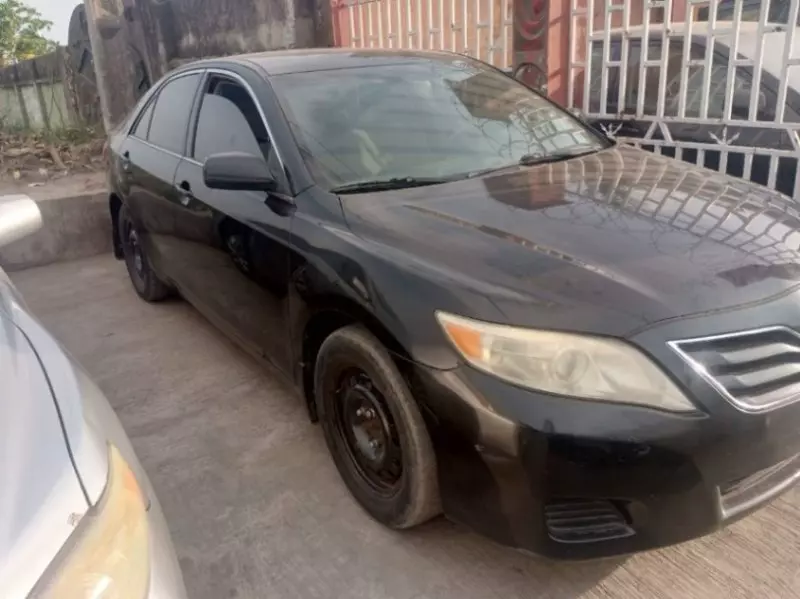 Toyota Camry   - 2011