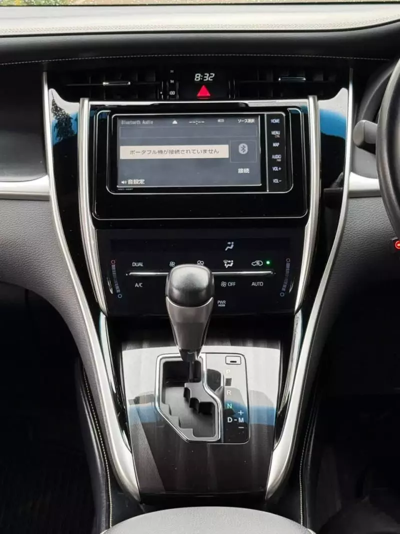 Toyota Harrier   - 2018