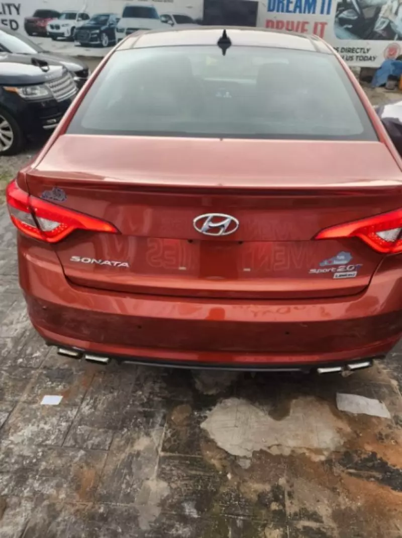 Hyundai Sonata   - 2015