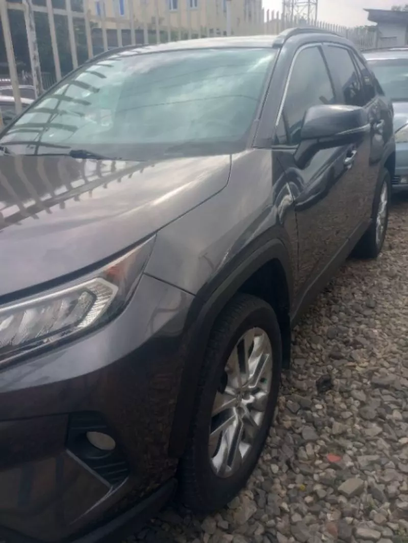 Toyota RAV 4   - 2021