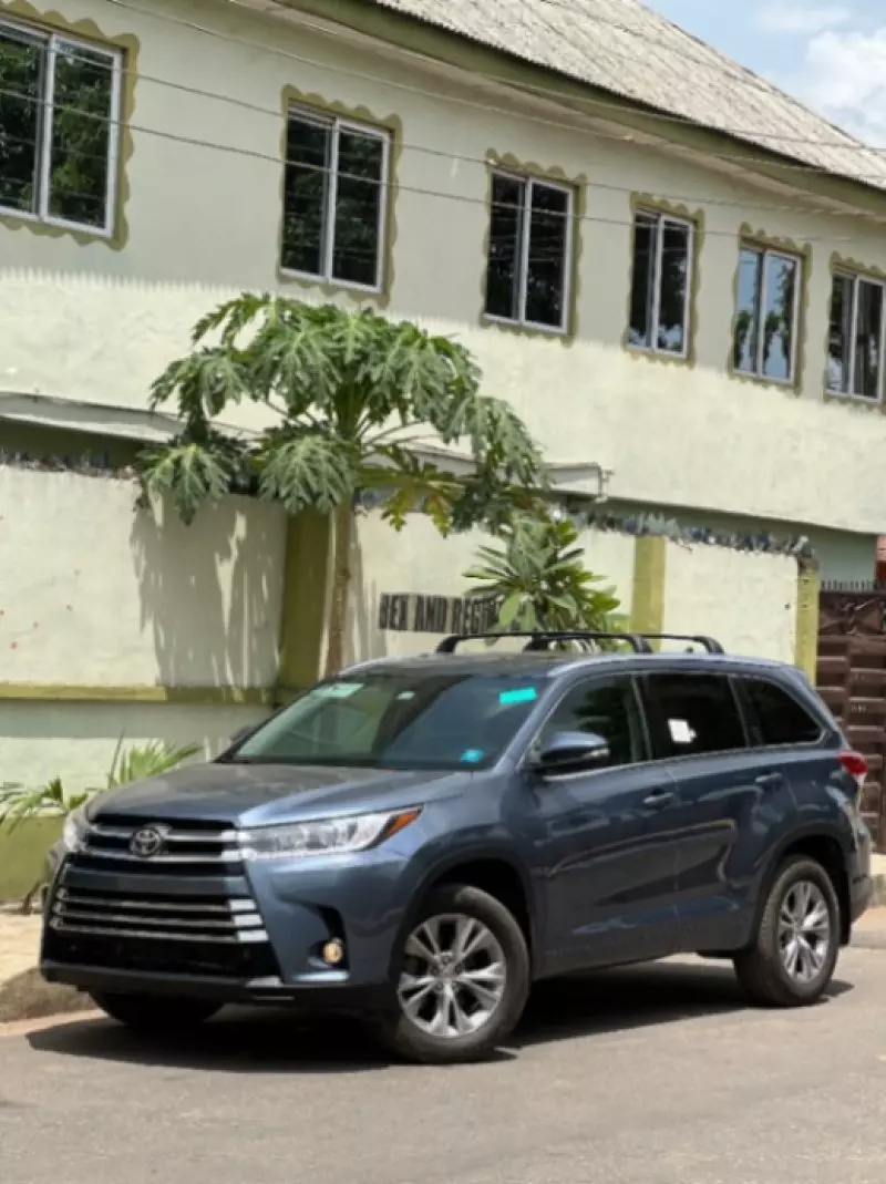 Toyota Highlander   - 2015