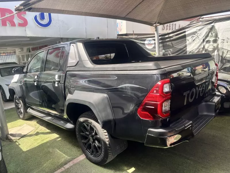 Toyota Hilux   - 2023