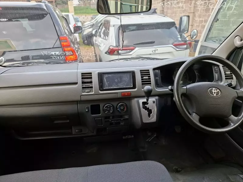 Toyota Hiace   - 2013