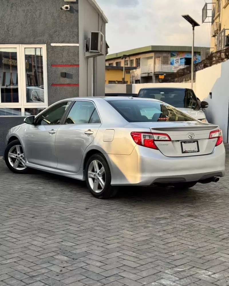 Toyota Camry   - 2013