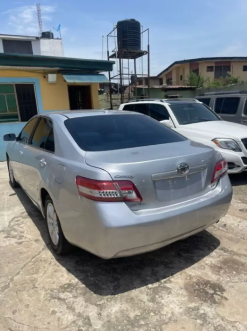 Toyota Camry   - 2011