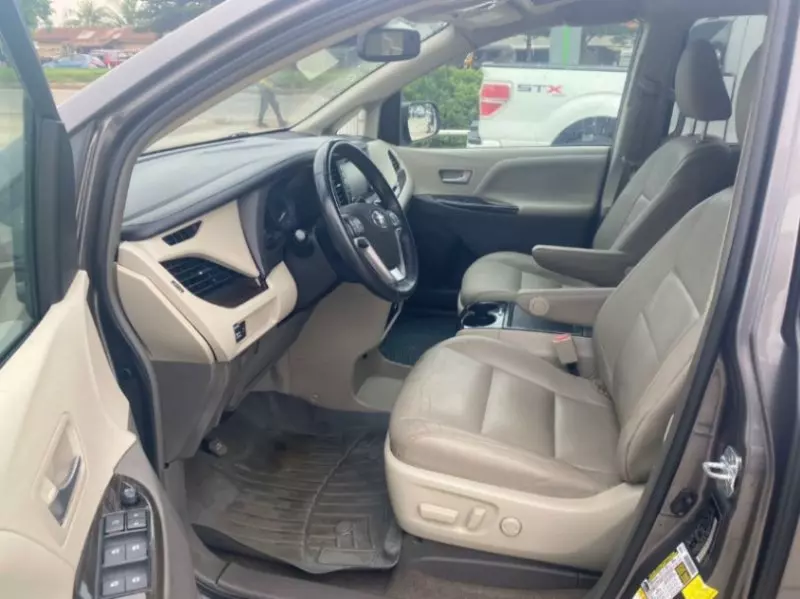 Toyota Sienna   - 2018