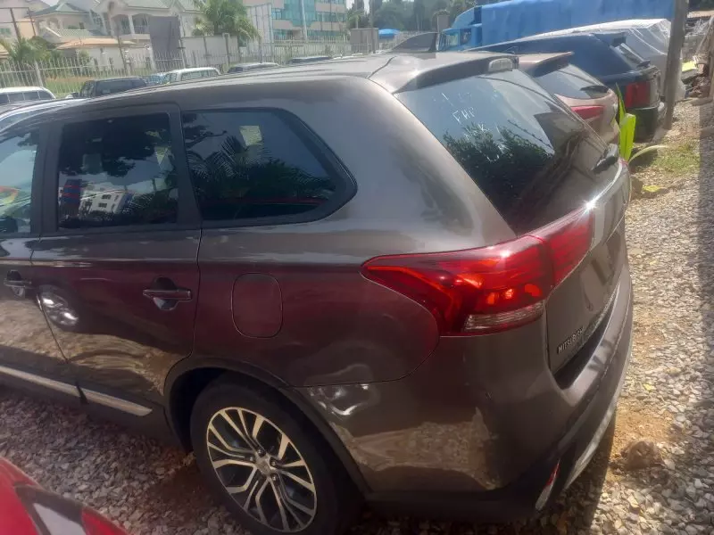 Mitsubishi OUTLANDER   - 2017