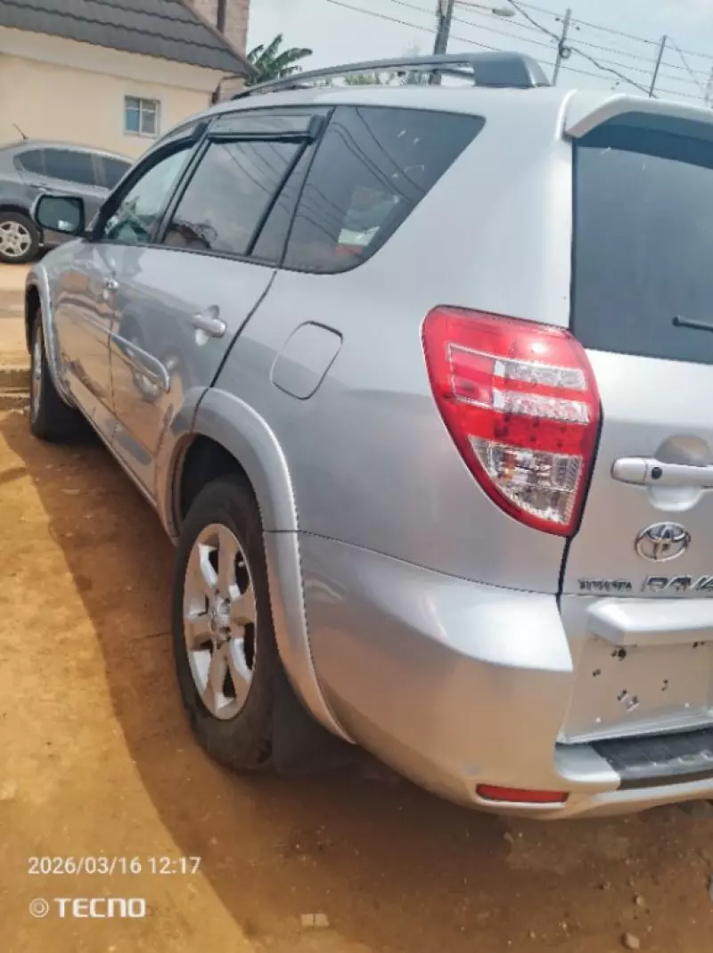 Toyota RAV4   - 2010