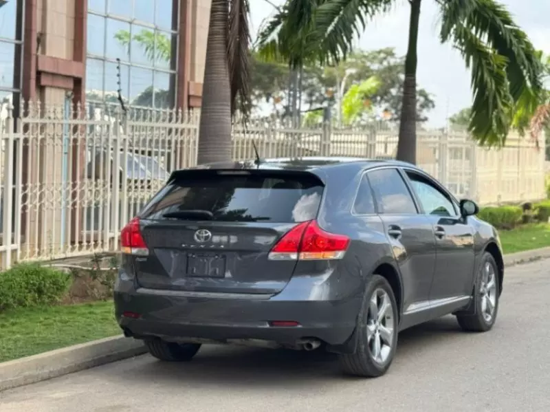 Toyota Venza   - 2011