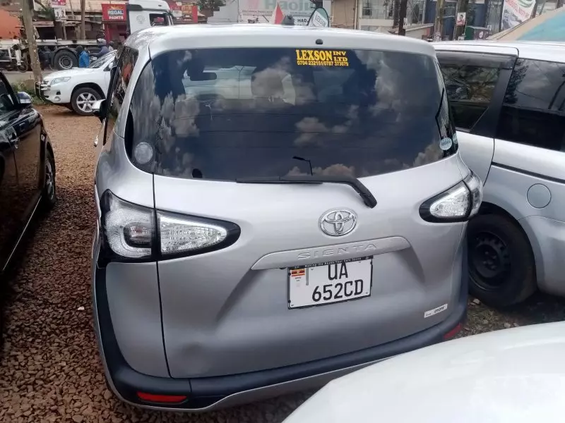 Toyota Sienta   - 2017