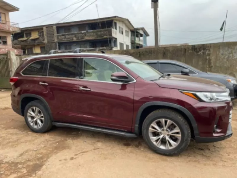 Toyota Highlander   - 2015