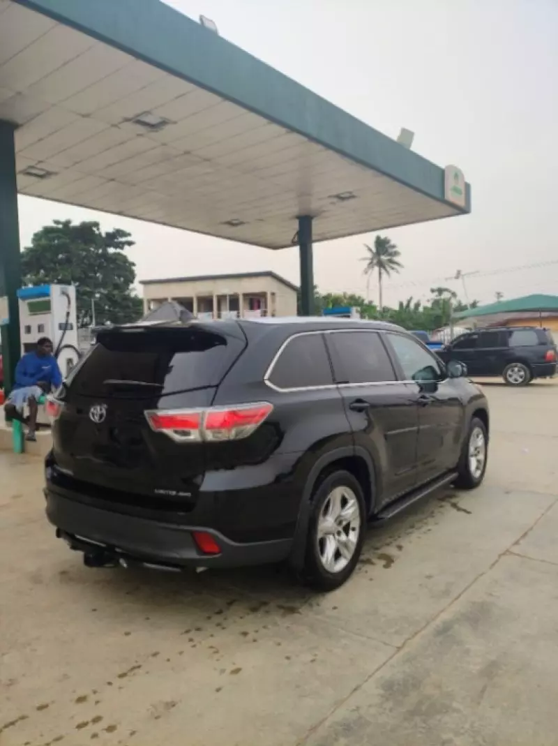 Toyota Highlander   - 2014