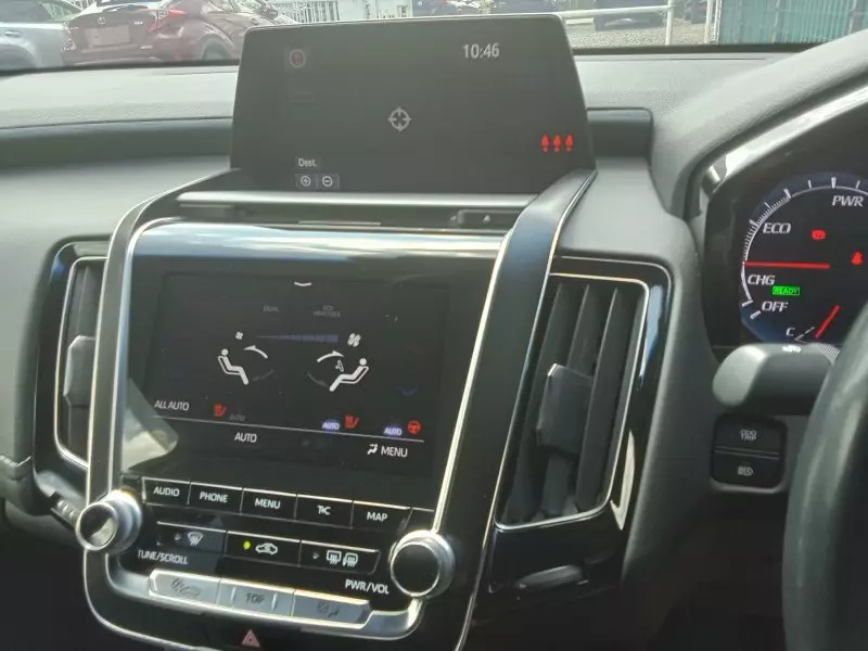 Toyota Crown    - 2018