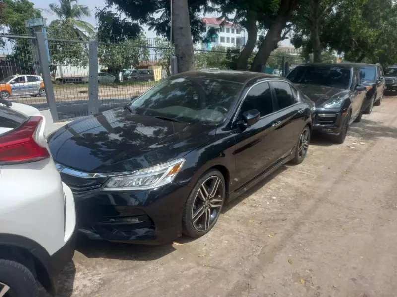 Honda Accord   - 2017