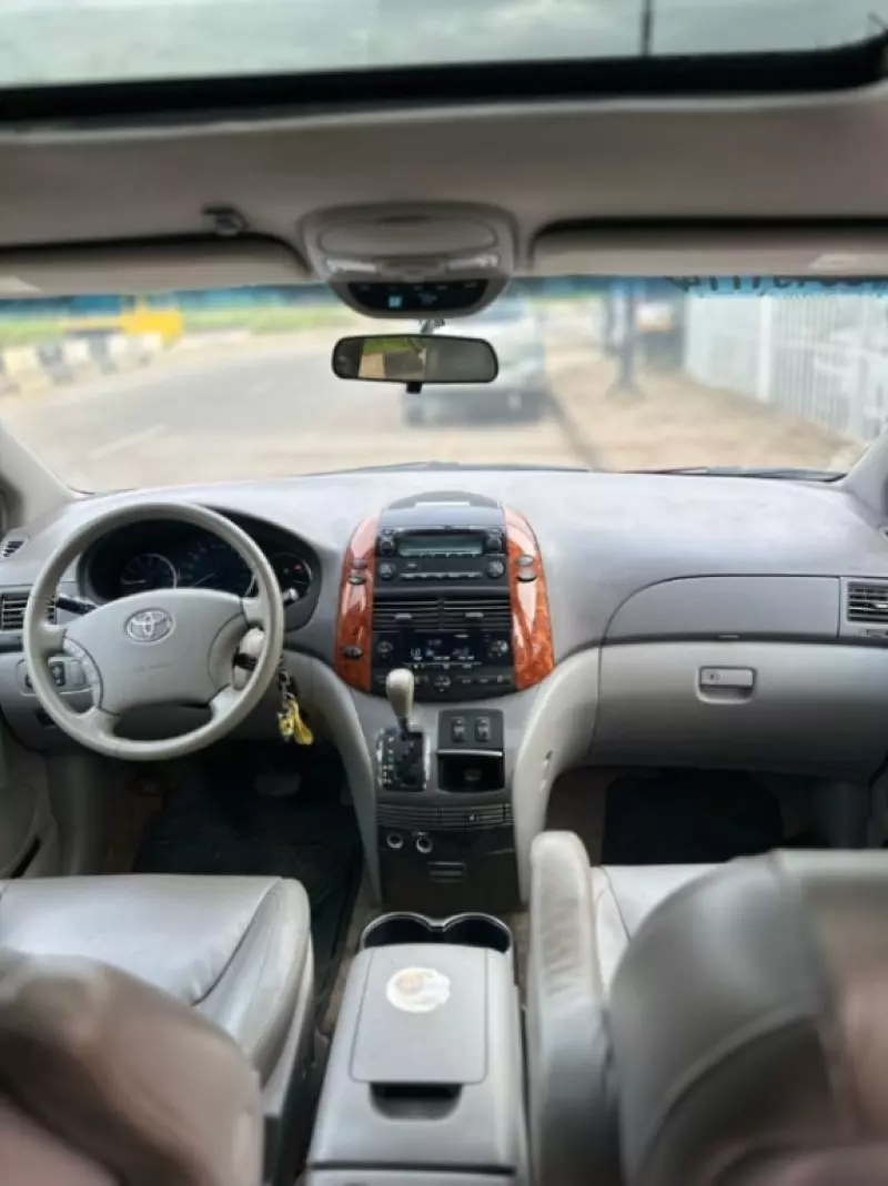 Toyota Sienna   - 2006